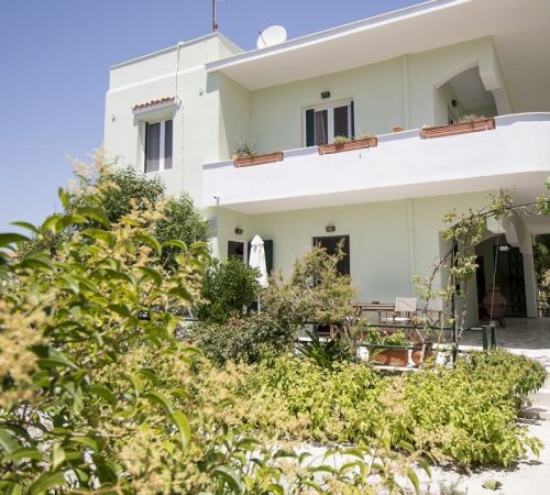 rooms-meropi-apartments-lesvos-skala-eressos-niki-studios-17-750x450-1